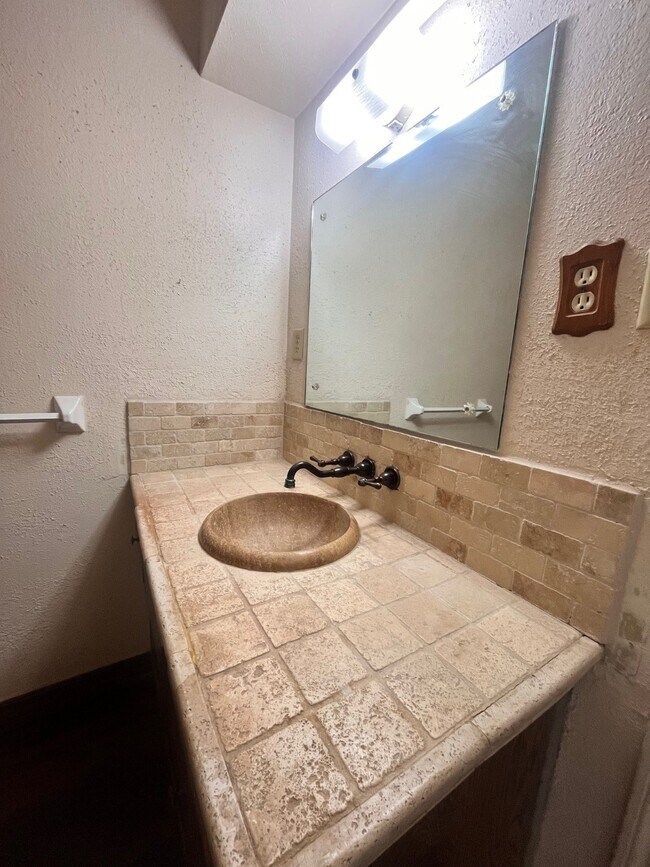 Building Photo - 1914 Indian Shores Rd