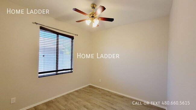 Building Photo - 6235 W Navajo Dr