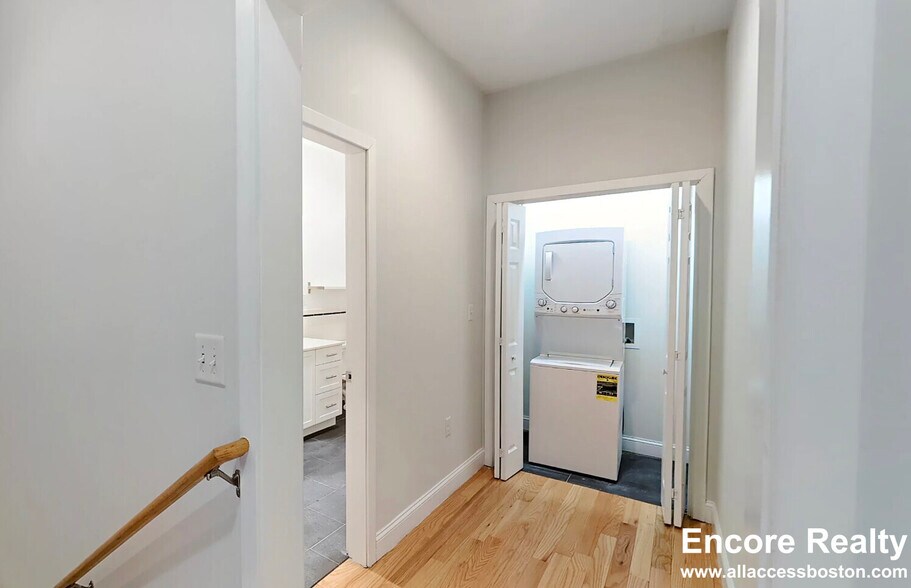 Building Photo - 127 St Botolph St