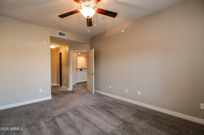 Building Photo - 5350 E Deer Valley Dr