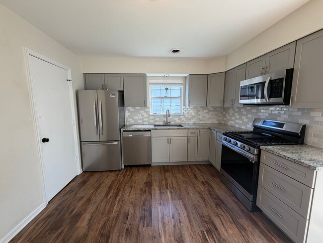 Building Photo - 2099 Commonwealth Dr