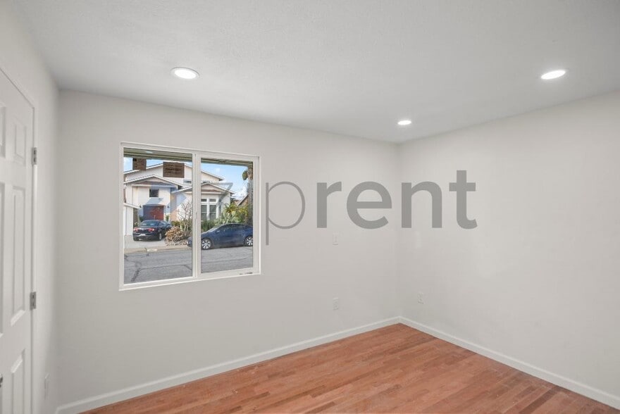 Building Photo - 4564 Angeles Ave