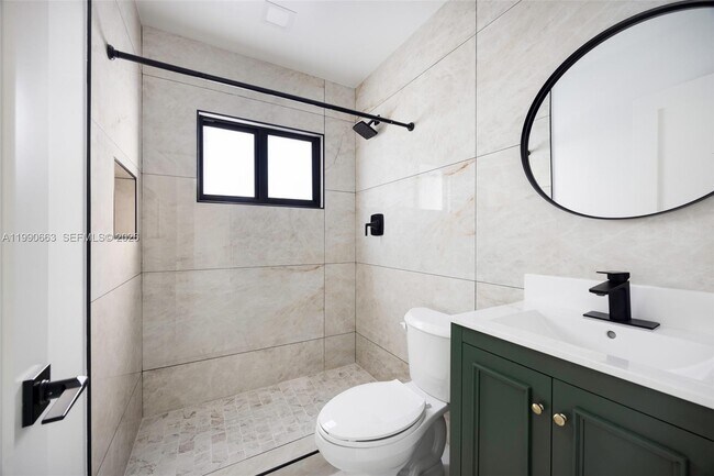 Building Photo - 3640 SW 13th St