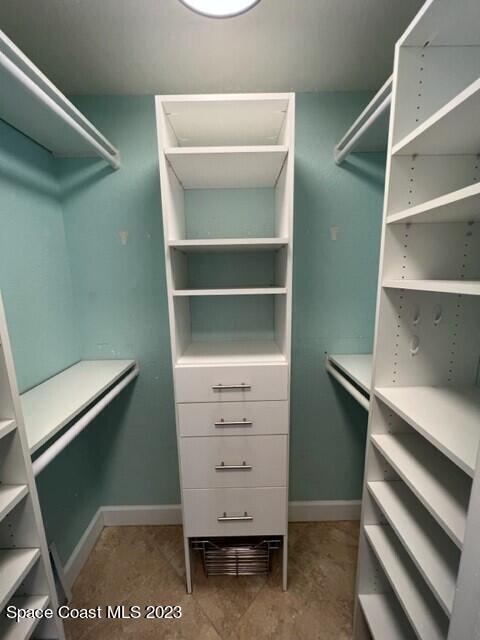 Building Photo - 2576 Southover Dr NE