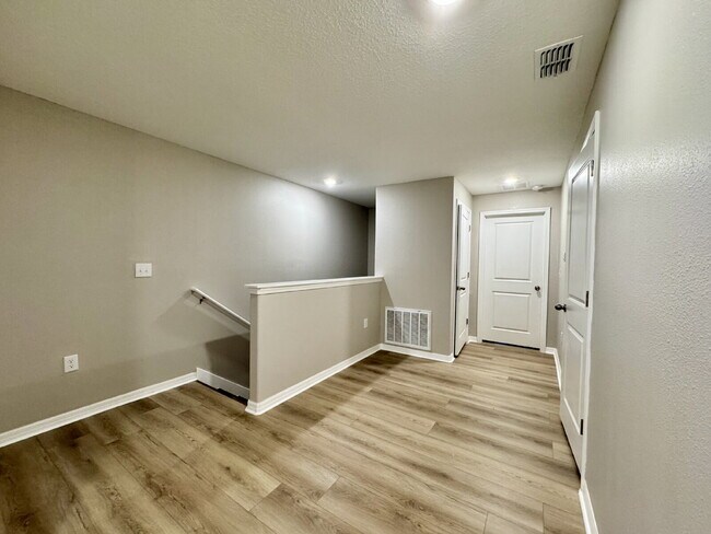 Building Photo - "Charming 3-Bed townhouse with Granite Accents, 2.5 Baths, 1650 Sq Ft – New Flooring and New Paint