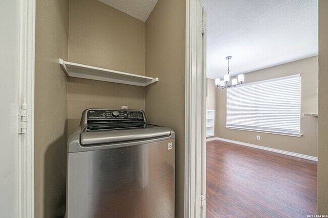 Building Photo - 821 Meadow Stone