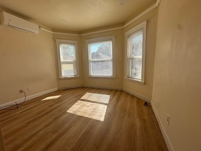 Building Photo - 127 Harrishof St