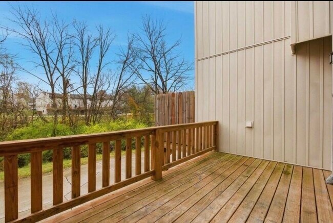 Building Photo - 315 Foxfire Dr