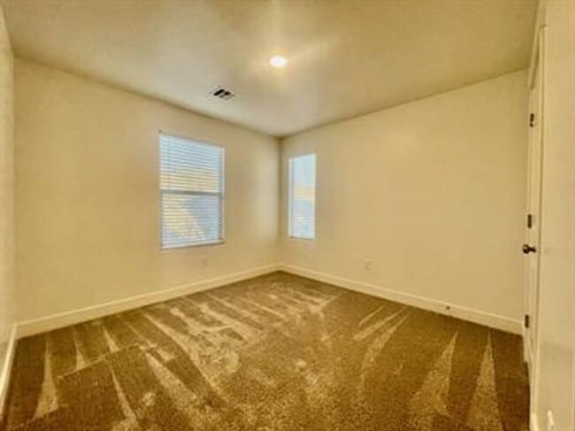Building Photo - Beautiful 4-Bedroom Modern Home in St. George