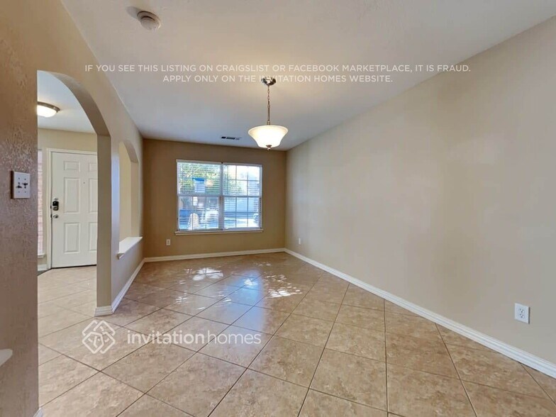 Building Photo - 2042 La Salle Trail