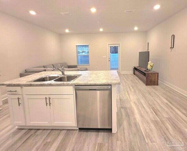 Building Photo - 710 Giese Ln