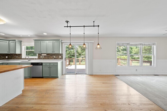 Building Photo - 406 Lakewood Dr