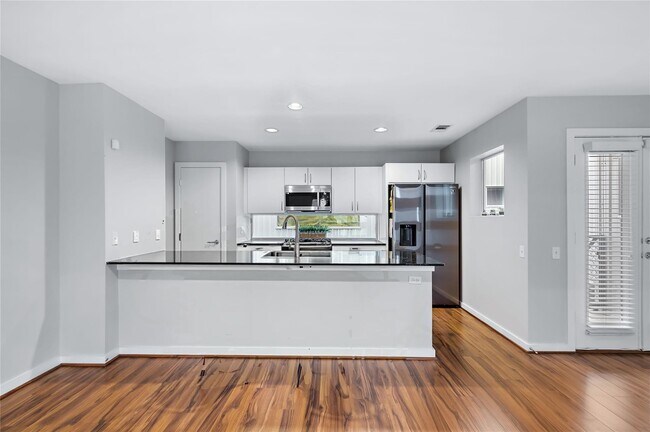 Building Photo - 2605 Calumet St