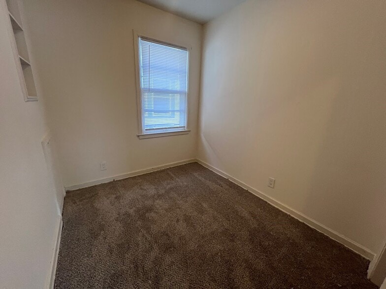 Building Photo - 152 Rodney Ct