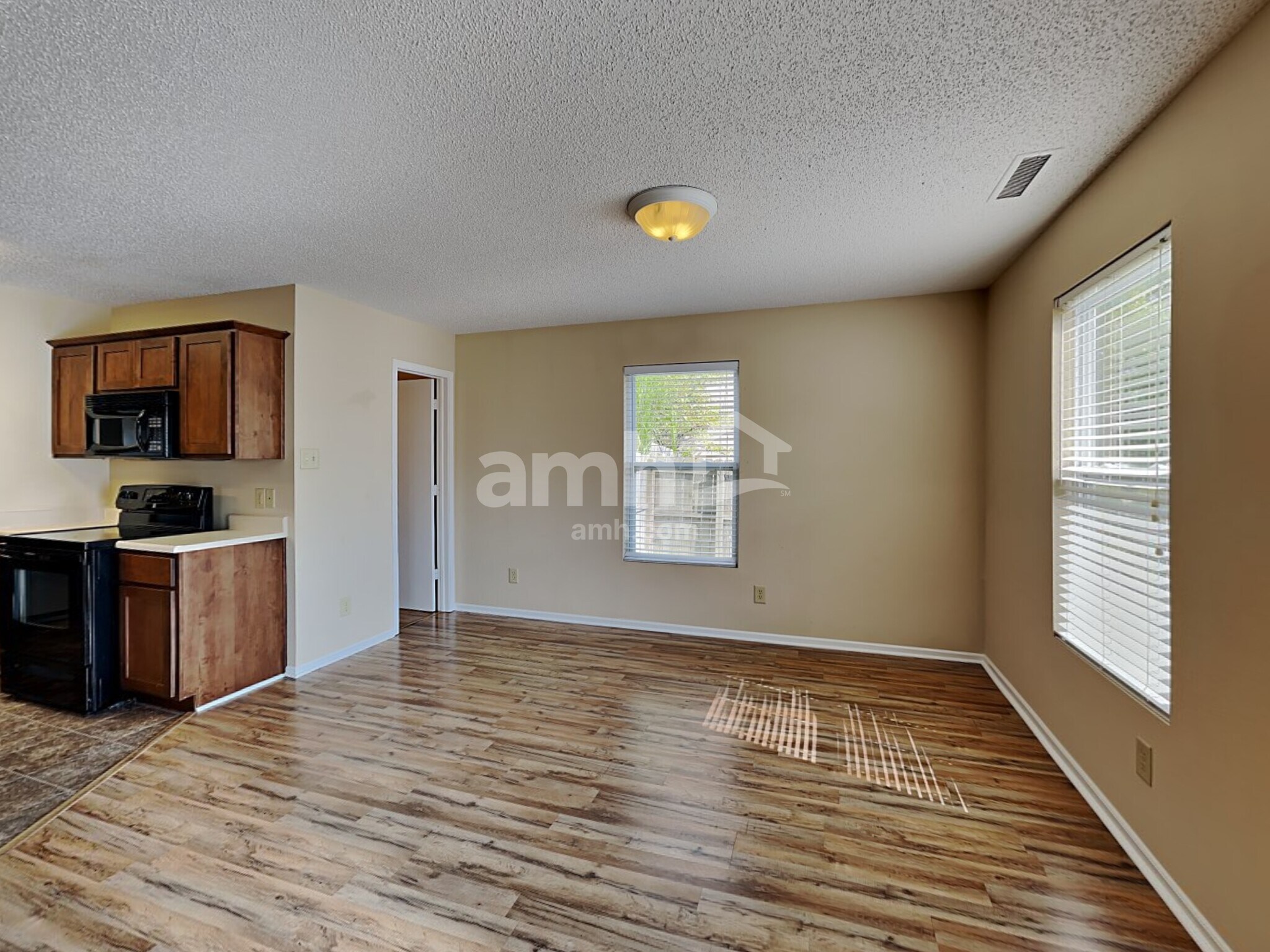 Building Photo - 717 Hickory Pine Dr