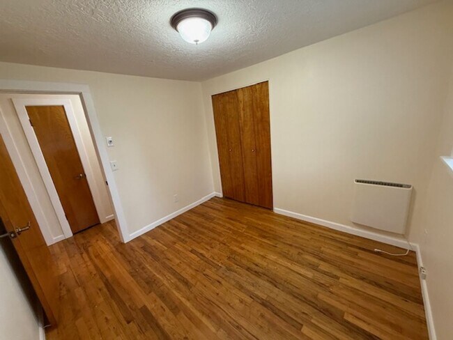 Building Photo - 18021 SW Tualata Ave