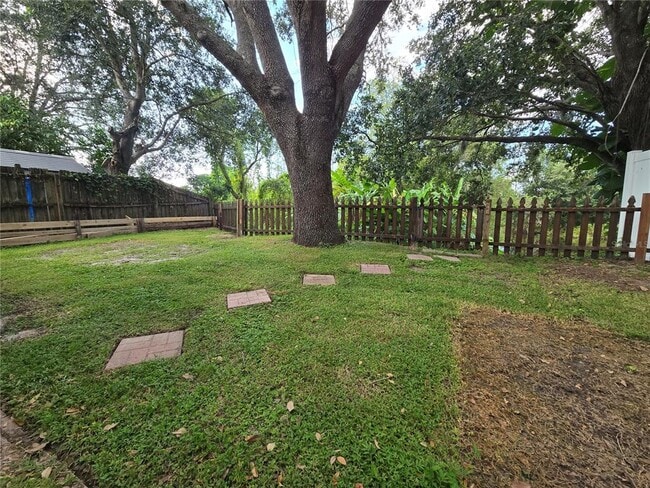 Building Photo - 1014 Lake Shore Ranch Dr