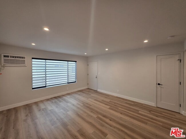 Building Photo - 3660 Watseka Ave