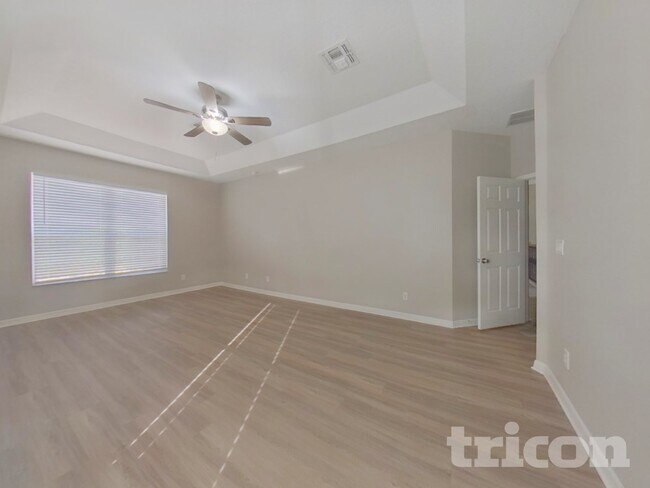 Building Photo - 2803 Eagle Lake Dr