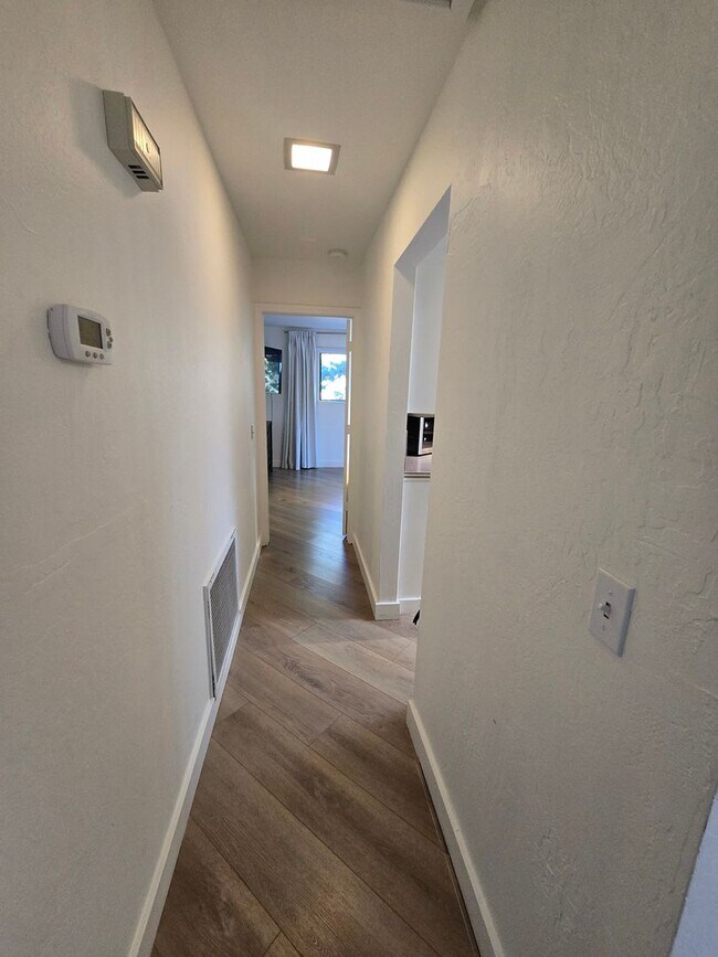 Building Photo - 2269RR-Upper Level