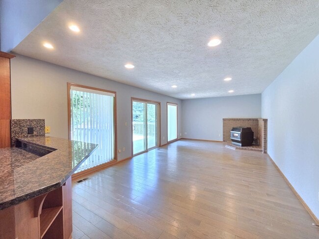 Building Photo - 3425 E 61st Ave