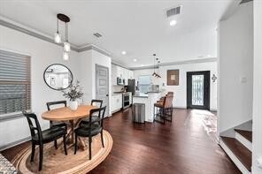 Building Photo - 907 Frio St