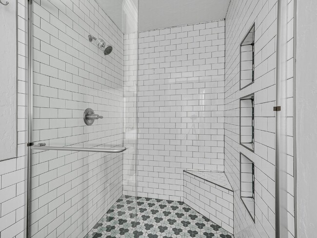 Building Photo - Beautiful Home Just Minutes from the OU Campus!