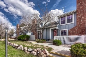Building Photo - Move-In Ready Townhome with Garage & Great Amenities!