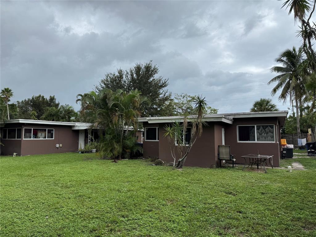 Building Photo - 911 SW 15th Ter