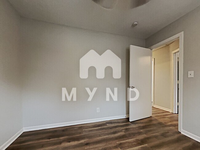 Building Photo - 207 Gaddis Dr