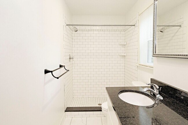 Building Photo - Charming Pet-Friendly Rental Near Pantops & Downtown