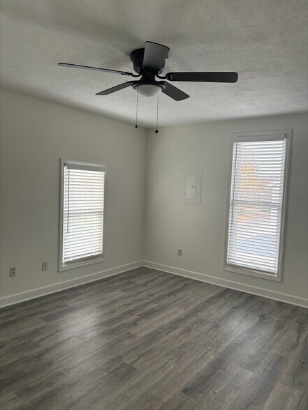 Building Photo - 205 S Ottawa St