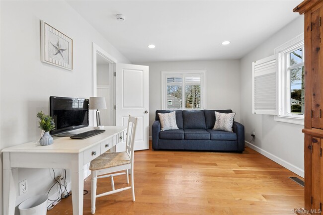 Building Photo - 10 Foxboro Rd