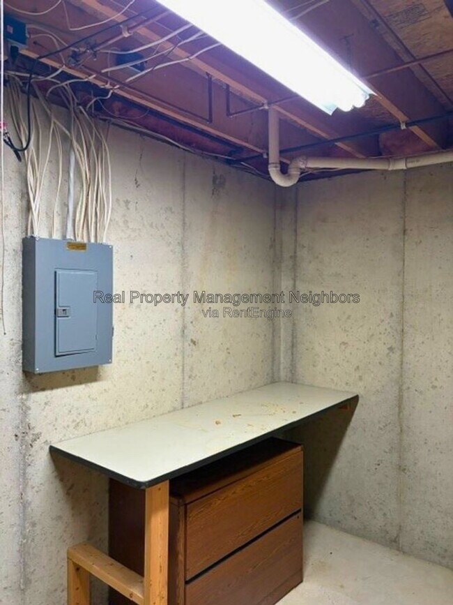 Building Photo - 1662 Klaver St SW