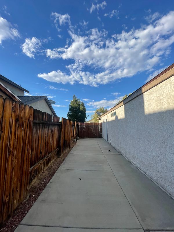 Building Photo - 3736 Eclipse Dr