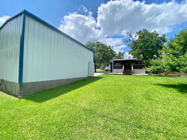 Building Photo - 689 Beaver