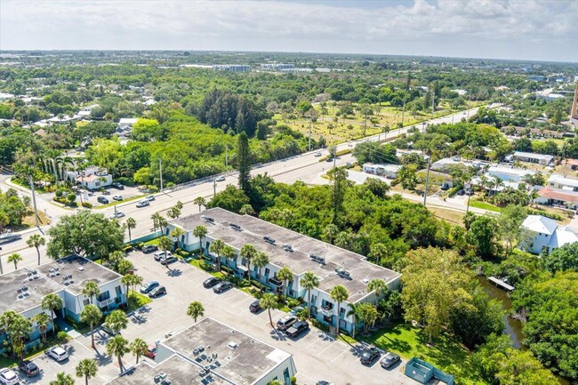 Building Photo - 950 S Kanner Hwy
