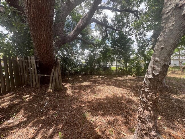 Building Photo - 8250 Lombra Ave