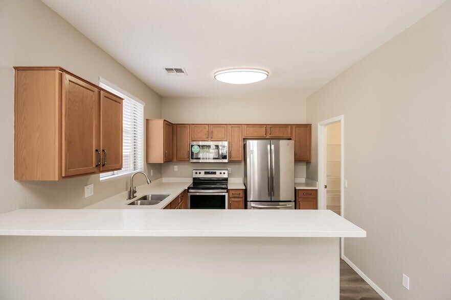 Building Photo - 1303 S Mansard