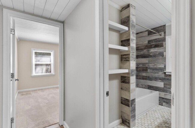 Building Photo - Charming 3-Bedroom Home in Pensacola!
