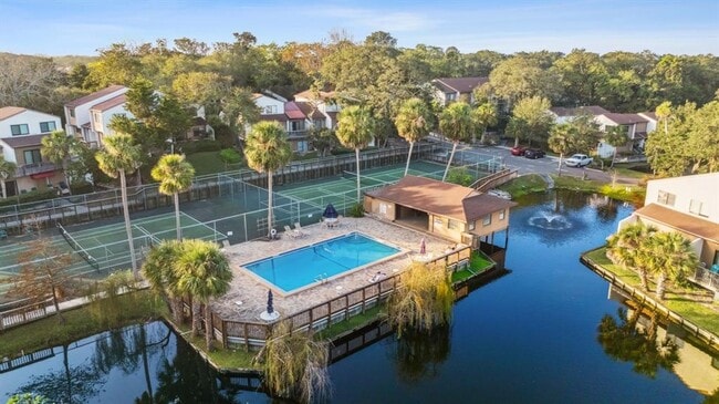 Building Photo - Charming 1BR Condo – Walk to the Beach! Fi...