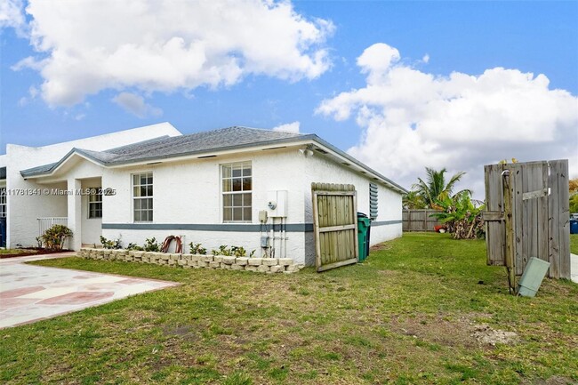Building Photo - 11605 SW 147th Ave