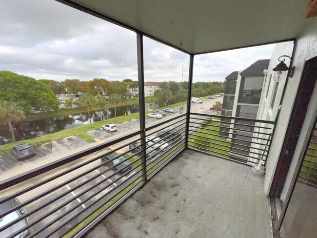 Building Photo - 3700 N Pine Island Rd