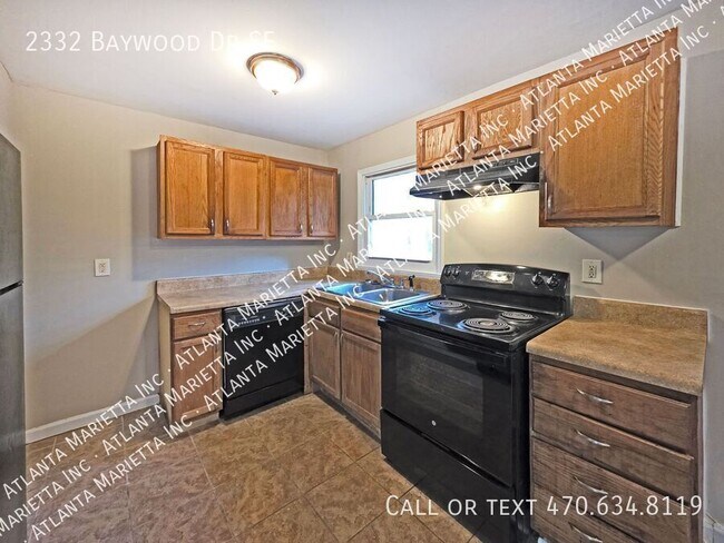 Building Photo - 2332 Baywood Dr SE