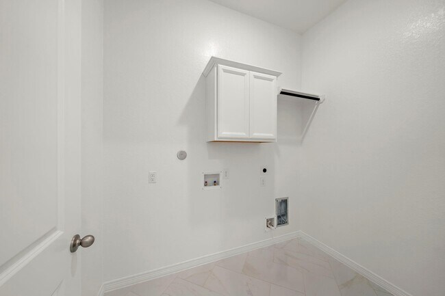 Building Photo - 9806 Oakwood Trl