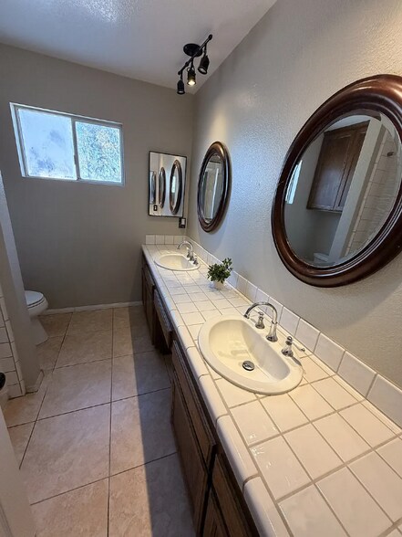 Building Photo - 21910 Hansen Ave