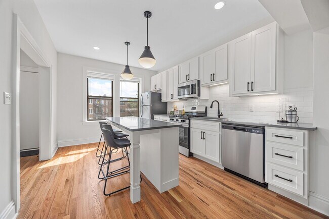 Building Photo - MOSAIC - 718 Limit - Now Leasing 2027/2028