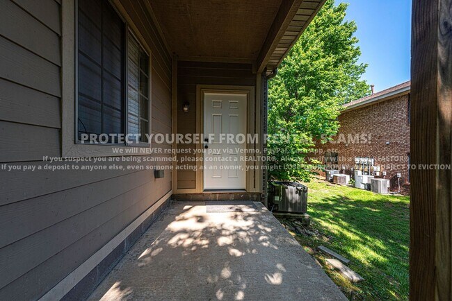 Building Photo - 758 W Breeze Cove