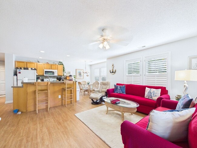 Building Photo - Gorgeous Furnished 2 Bdrm/2 Bath Condo in St James Community!