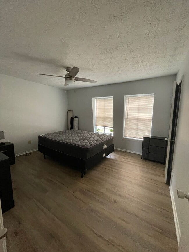 Building Photo - Furnished 1/1 in Chateau DeVille